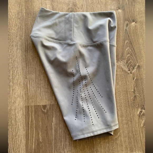 Women's Sculpt Perforated Bike Shorts Size Small Calia by Grey Pearl - Picture 10 of 11